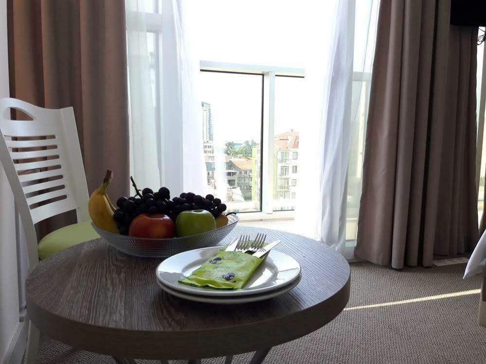 Hotel Green Glass バトゥーミ エクステリア 写真