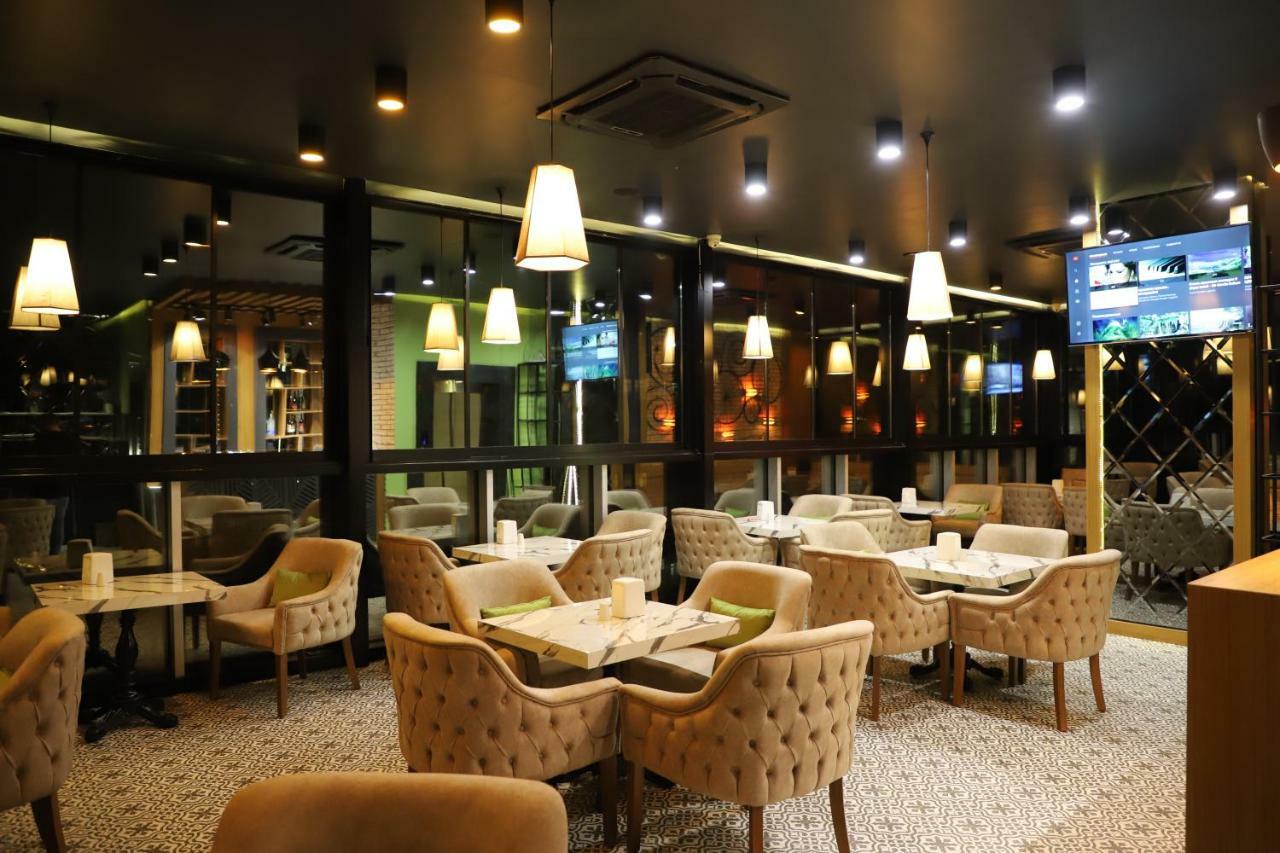 Hotel Green Glass バトゥーミ エクステリア 写真
